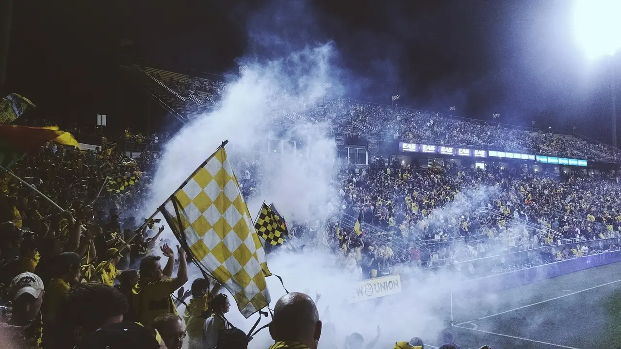 Fodboldfans på tribunen